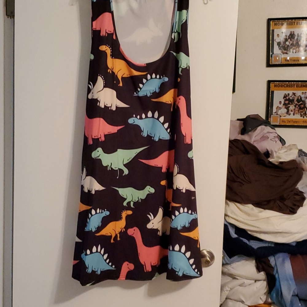 Awesome dinosaur dress 4X never been worn quantity